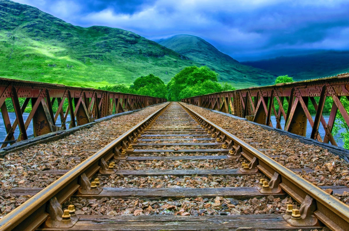 case-studies-leading-lines-across-travel-photograp - How Leading Lines Enhance Travel Photos with Depth and Focus