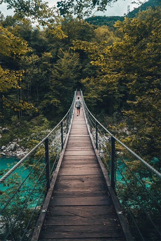faq - How Leading Lines Enhance Travel Photos with Depth and Focus