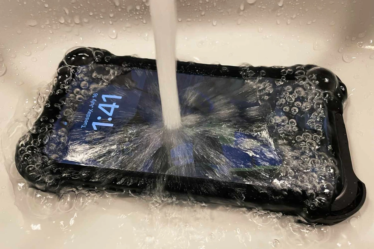 practical-considerations-when-choosing-a-hiking-ph - Best Lightweight Phone Cases for Hiking with IP68 Waterproofing