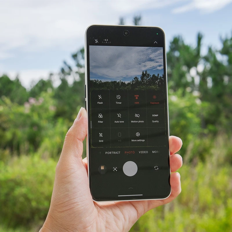 how-can-travel-photographers-manage-storage-and-ba - Best Smartphone Camera Settings for Travel Photos Explained
