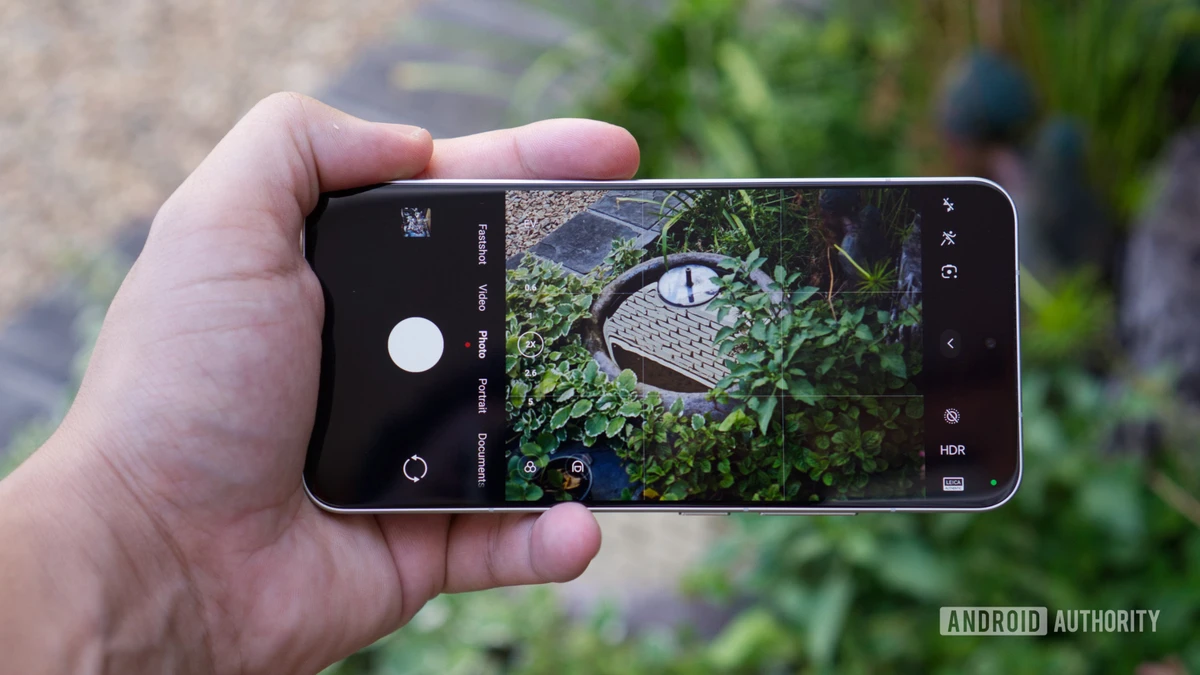 faq - Smartphone Photography Tips for Perfect Symmetrical Shots