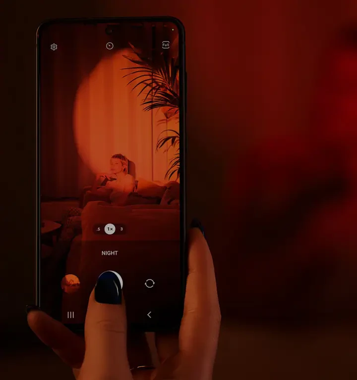 Smartphone Night Photography Tips: Use Tripods for Sharp Shots