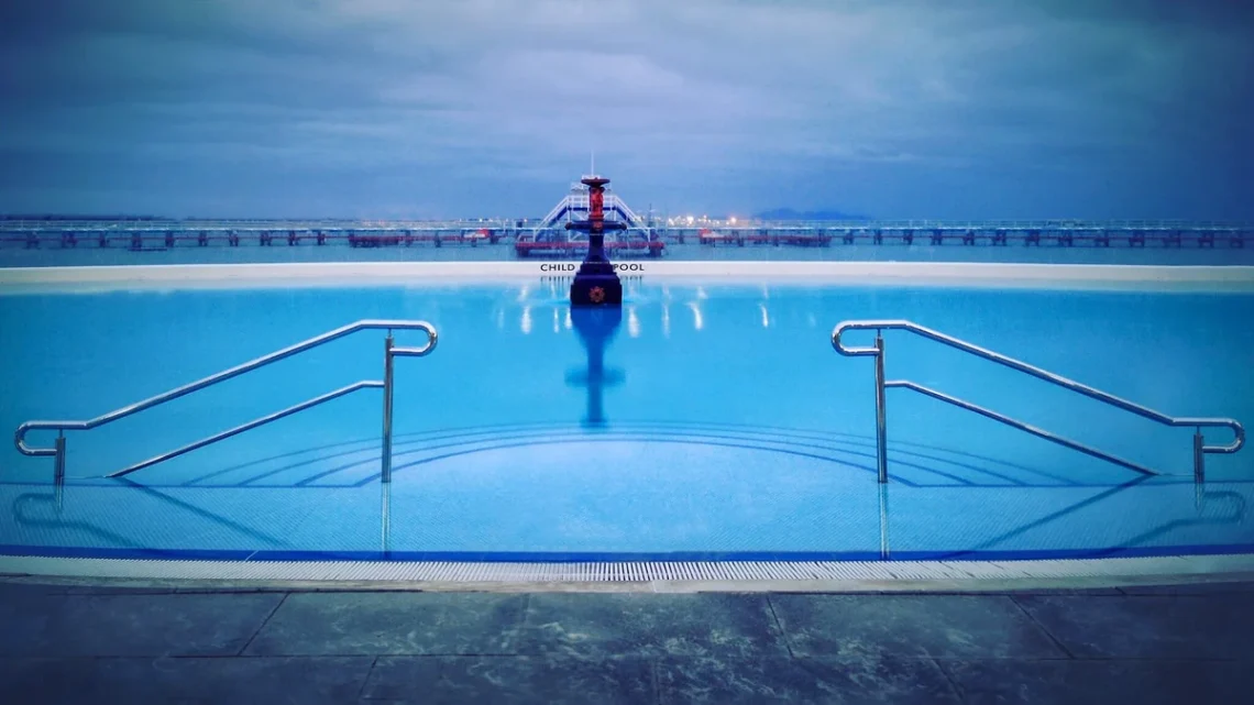 Symmetry vs Asymmetry in Smartphone Travel Photography